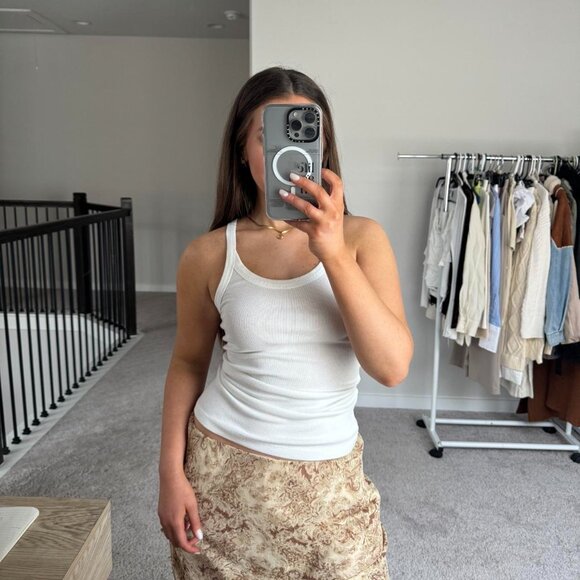 White basic tank🤍🍸 - Picture 4 of 8